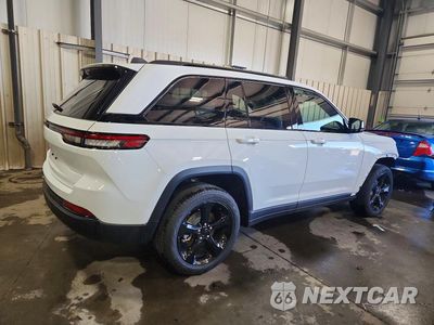 Trzecie zdjęcie samochodu z tyłu: 2025 JEEP GRAND CHEROKEE LIMITED VIN:1C4RJHBG3SC356778 - miniatura