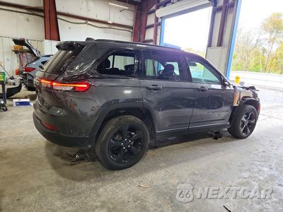 Trzecie zdjęcie samochodu z tyłu: 2025 JEEP GRAND CHEROKEE LIMITED VIN:1C4RJHBG5SC338377 - miniatura