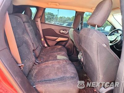 Zdjęcie 11 z 13 samochodu: 2017 JEEP CHEROKEE VIN:1C4PJMCS5HW659961 - miniatura