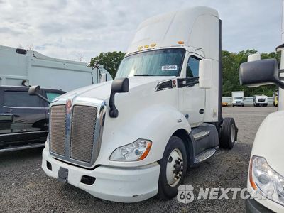 2017 KENWORTH T680 SEMI TRUCK 1XKYA48X1HJ160357 - główne zdjęcie licytacji z USA - miniatura