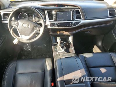 Zdjęcie 8 z 13 samochodu: 2017 TOYOTA HIGHLANDER XLE VIN:5TDJZRFH2HS403997 - miniatura