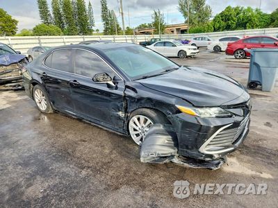 Czwarte zdjęcie samochodu z boku: 2021 TOYOTA CAMRY LE VIN:4T1C11AK0MU435949 - miniatura