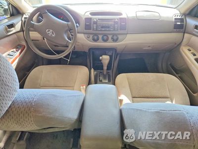 Zdjęcie 8 z 12 samochodu: 2002 TOYOTA CAMRY LE VIN:4T1BE32K62U110505 - miniatura