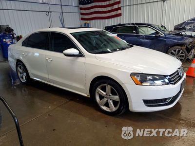 Czwarte zdjęcie samochodu z boku: 2012 VOLKSWAGEN PASSAT SE VIN:1VWBP7A34CC030415 - miniatura
