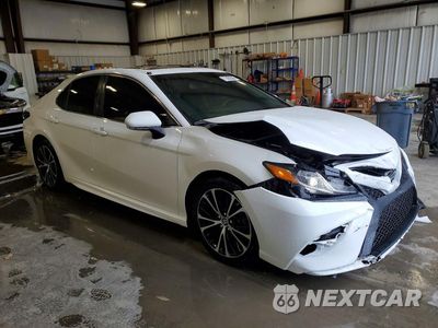 Czwarte zdjęcie samochodu z boku: 2018 TOYOTA CAMRY SE VIN:4T1B11HK5JU055051 - miniatura