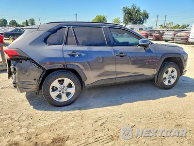Trzecie zdjęcie samochodu z tyłu: 2020 TOYOTA RAV4 XLE VIN:2T3W1RFV1LW076888 - miniatura