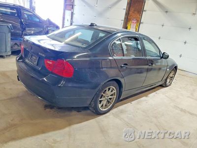 Trzecie zdjęcie samochodu z tyłu: 2010 BMW 328 XI SULEV VIN:WBAPK5C58AA650099 - miniatura