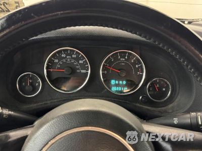 Zdjęcie 8 z 10 samochodu: 2017 JEEP WRANGLER UNLIMITED SAHARA VIN:1C4BJWEG5HL559083 - miniatura