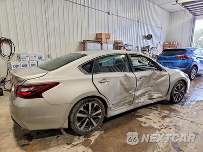 Trzecie zdjęcie samochodu z tyłu: 2017 NISSAN ALTIMA 2.5 SR VIN:1N4AL3AP6HC253638 - miniatura