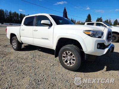 Czwarte zdjęcie samochodu z boku: 2017 TOYOTA TACOMA SR5 V6 VIN:3TMCZ5AN4HM049821 - miniatura