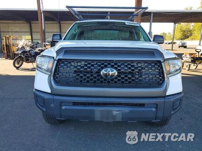 Piąte zdjęcie samochodu w środku: 2018 TOYOTA TUNDRA SR VIN:5TFTY5F11JX010340 - miniatura