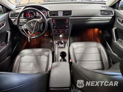 Zdjęcie 8 z 12 samochodu: 2017 VOLKSWAGEN PASSAT SE VIN:1VWGT7A35HC040492 - miniatura