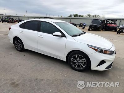 Czwarte zdjęcie samochodu z boku: 2023 KIA FORTE LXS VIN:3KPF24AD9PE673075 - miniatura