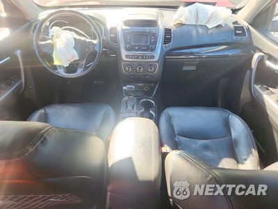 Zdjęcie 8 z 14 samochodu: 2015 KIA SORENTO LX VIN:5XYKT3A62FG637088 - miniatura