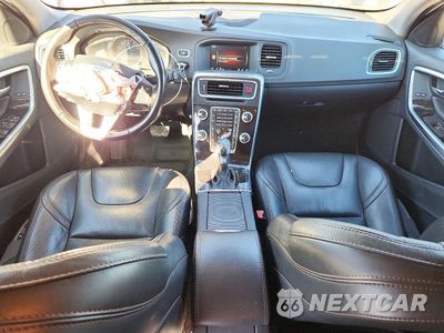 Zdjęcie 8 z 12 samochodu: 2016 VOLVO V60 CROSS COUNTRY PLATINUM VIN:YV4612HMXG1014449 - miniatura