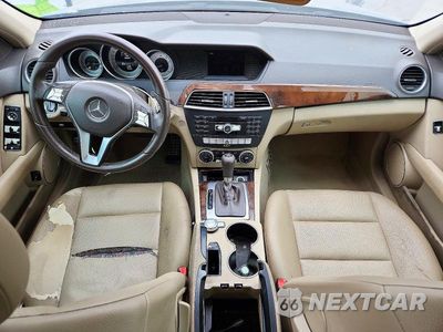 Zdjęcie 8 z 13 samochodu: 2014 MERCEDES-BENZ C 250 VIN:WDDGF4HB9EA964081 - miniatura