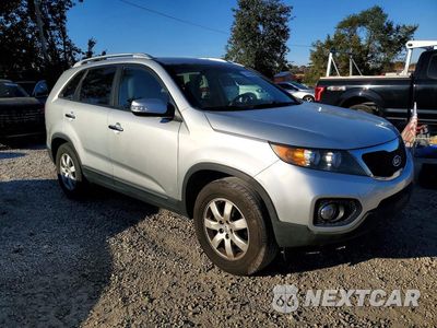 Czwarte zdjęcie samochodu z boku: 2013 KIA SORENTO LX VIN:5XYKT3A66DG355193 - miniatura