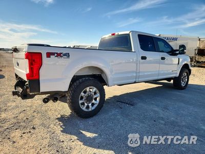 Trzecie zdjęcie samochodu z tyłu: 2019 FORD F350 SUPER DUTY VIN:1FT8W3BT3KEG71050 - miniatura