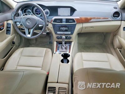 Zdjęcie 8 z 12 samochodu: 2013 MERCEDES-BENZ C 250 VIN:WDDGF4HB9DR300282 - miniatura