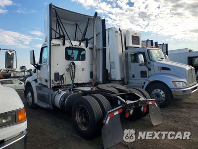 Drugie zdjęcie samochodu z przodu: 2016 PETERBILT 579 SEMI TRUCK VIN:1XPBA48X8GD328802 - miniatura