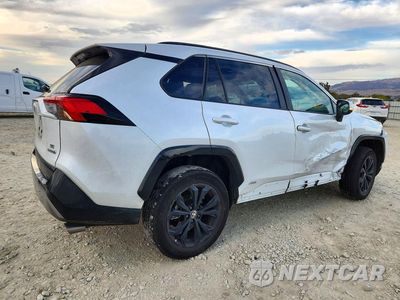 Trzecie zdjęcie samochodu z tyłu: 2024 TOYOTA RAV4 SE VIN:4T3T6RFV3RU144346 - miniatura
