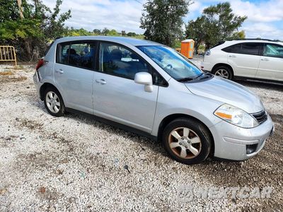 Czwarte zdjęcie samochodu z boku: 2012 NISSAN VERSA 1.8 S VIN:3N1BC1CP1CK273642 - miniatura