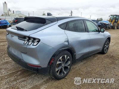Trzecie zdjęcie samochodu z tyłu: 2022 FORD MUSTANG MACH-E PREMIUM VIN:3FMTK3SU9NMA01530 - miniatura