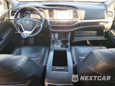 Zdjęcie 8 z 14 samochodu: 2017 TOYOTA HIGHLANDER XLE VIN:5TDJZRFH1HS511396 - miniatura