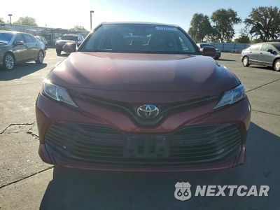 Piąte zdjęcie samochodu w środku: 2018 TOYOTA CAMRY LE VIN:4T1B11HK2JU554213 - miniatura
