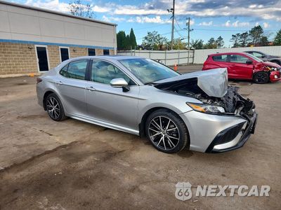 Czwarte zdjęcie samochodu z boku: 2022 TOYOTA CAMRY HYBRID SE VIN:4T1G31AK1NU592810 - miniatura