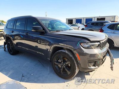 Czwarte zdjęcie samochodu z boku: 2024 JEEP GRAND CHEROKEE L LAREDO VIN:1C4RJKAG6R8523355 - miniatura