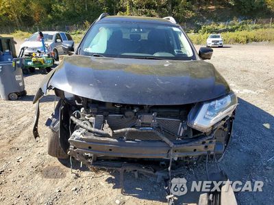 Piąte zdjęcie samochodu w środku: 2018 NISSAN ROGUE SV VIN:KNMAT2MVXJP591556 - miniatura