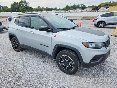 Czwarte zdjęcie samochodu z boku: 2024 JEEP COMPASS TRAILHAWK VIN:3C4NJDDN2RT149588 - miniatura