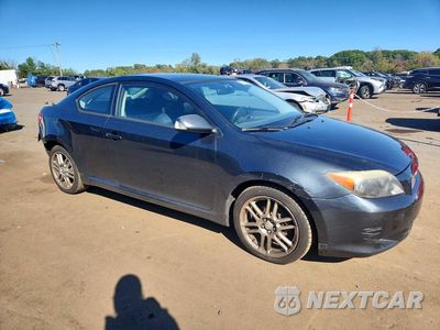 Czwarte zdjęcie samochodu z boku: 2006 SCION TC BASE VIN:JTKDE177660087819 - miniatura