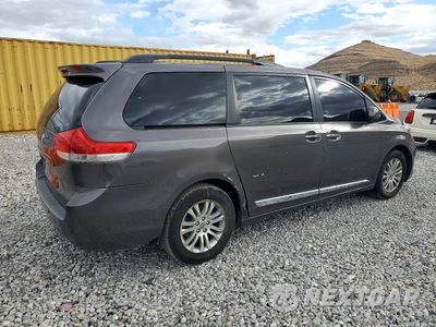 Trzecie zdjęcie samochodu z tyłu: 2013 TOYOTA SIENNA XLE 8-PASSENGER VIN:5TDYK3DC7DS381254 - miniatura