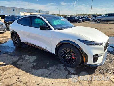Czwarte zdjęcie samochodu z boku: 2025 FORD MUSTANG MACH-E PREMIUM VIN:3FMTK3SU6SMA31824 - miniatura