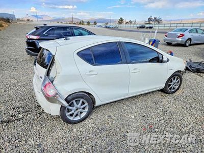 Trzecie zdjęcie samochodu z tyłu: 2014 TOYOTA PRIUS C THREE VIN:JTDKDTB36E1563688 - miniatura