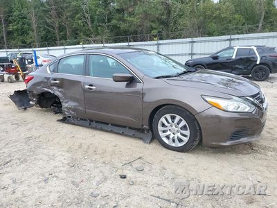 Czwarte zdjęcie samochodu z boku: 2017 NISSAN ALTIMA 2.5 VIN:1N4AL3AP7HC142354 - miniatura