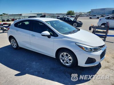 Czwarte zdjęcie samochodu z boku: 2019 CHEVROLET CRUZE LS VIN:3G1BC6SM3KS527795 - miniatura