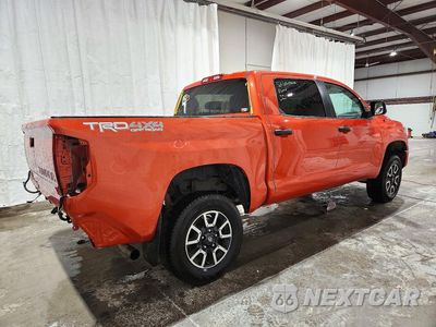 Trzecie zdjęcie samochodu z tyłu: 2018 TOYOTA TUNDRA CREWMAX SR5 VIN:5TFDY5F14JX742238 - miniatura