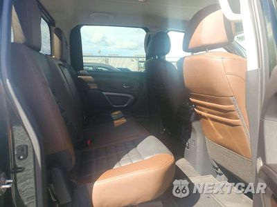 Zdjęcie 10 z 13 samochodu: 2019 NISSAN TITAN PLATINUM RESERVE VIN:1N6AA1E65KN518015 - miniatura