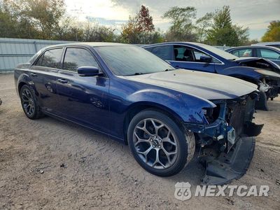 Czwarte zdjęcie samochodu z boku: 2015 CHRYSLER 300 S VIN:2C3CCABG8FH756771 - miniatura