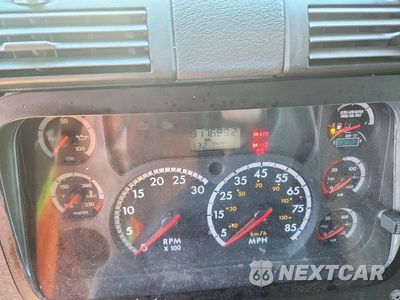 Zdjęcie 9 z 13 samochodu: 2014 FREIGHTLINER CASCADIA SEMI TRUCK VIN:3AKJGLBG5ESFY7961 - miniatura