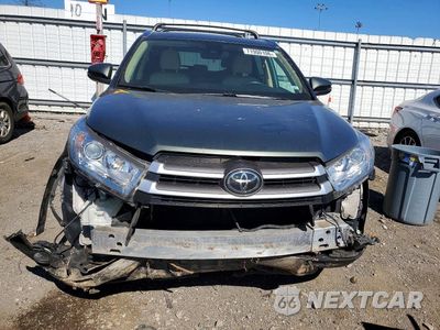 Piąte zdjęcie samochodu w środku: 2018 TOYOTA HIGHLANDER XLE VIN:5TDJZRFH2JS805654 - miniatura