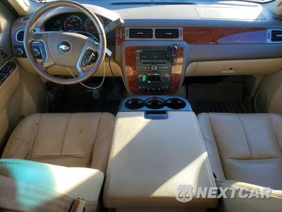 Zdjęcie 8 z 13 samochodu: 2012 CHEVROLET SUBURBAN K1500 LT VIN:1GNSKJE79CR147889 - miniatura