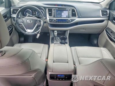 Zdjęcie 8 z 13 samochodu: 2019 TOYOTA HIGHLANDER XLE VIN:5TDKZRFH1KS553644 - miniatura