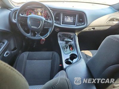 Zdjęcie 8 z 12 samochodu: 2015 DODGE CHALLENGER SXT VIN:2C3CDZAT7FH770526 - miniatura