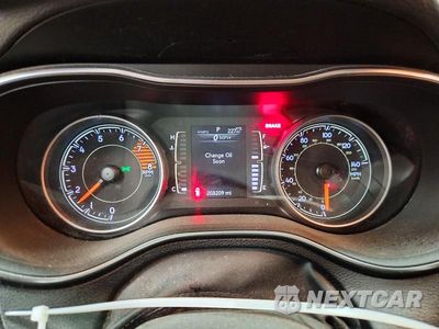 Zdjęcie 9 z 13 samochodu: 2019 JEEP CHEROKEE LATITUDE VIN:1C4PJLCX9KD272287 - miniatura