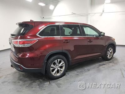 Trzecie zdjęcie samochodu z tyłu: 2015 TOYOTA HIGHLANDER LE PLUS VIN:5TDBKRFH8FS111454 - miniatura