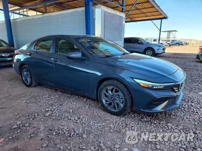 Czwarte zdjęcie samochodu z boku: 2024 HYUNDAI ELANTRA SEL VIN:KMHLM4DG7RU694526 - miniatura